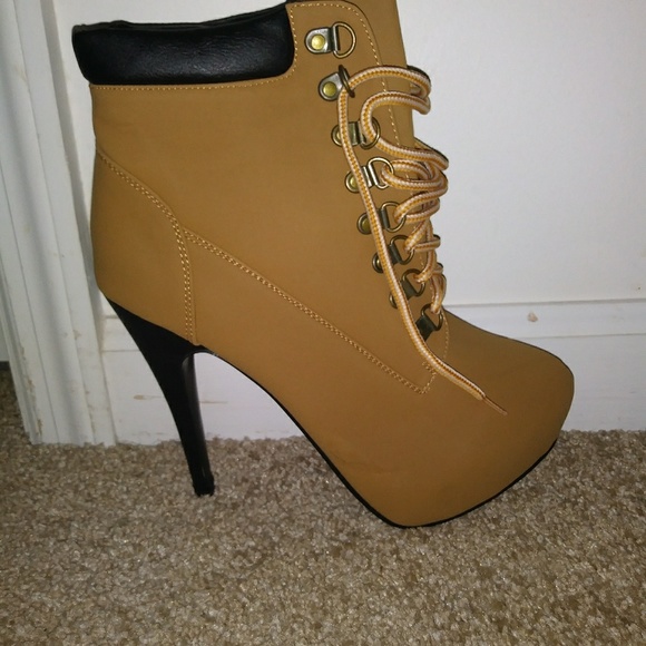 Tyrant Military Lace Up Platform Ankle Bootie - Picture 7 of 8